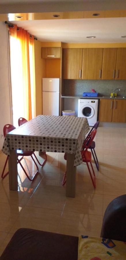 Besalut Apartment Bagian luar foto